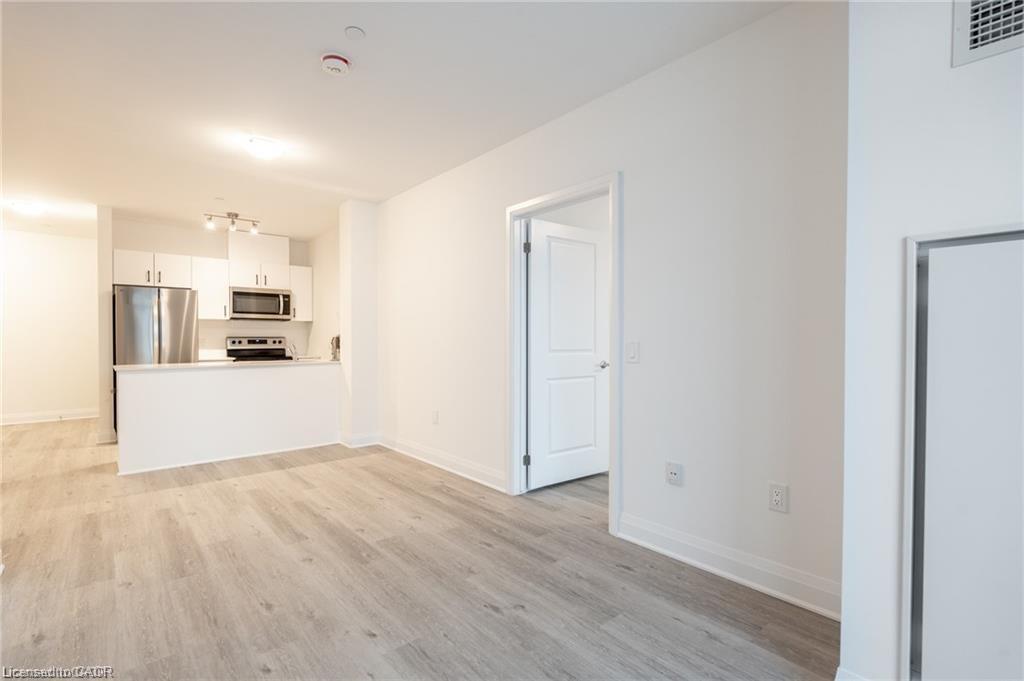 512-1936 Rymal Road E, Hamilton, ON - Indoor Photo Showing Kitchen