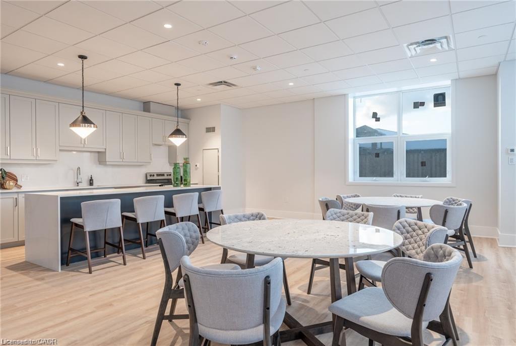 512-1936 Rymal Road E, Hamilton, ON - Indoor Photo Showing Dining Room