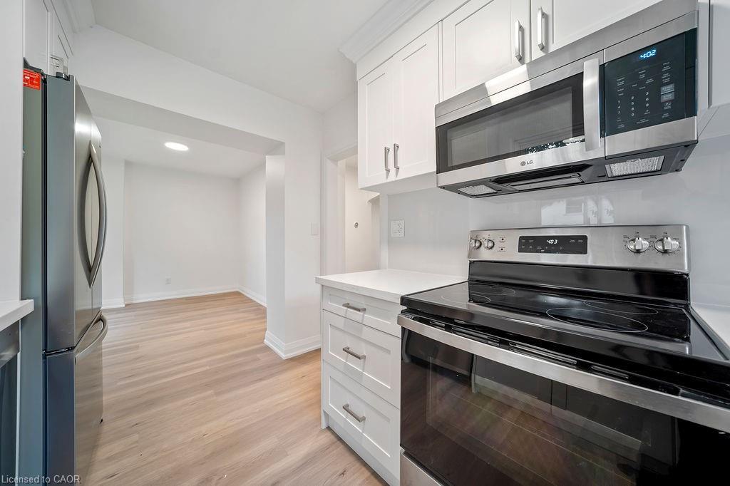 Unit 1-172 East 34Th Street, Hamilton, ON - Indoor Photo Showing Kitchen With Stainless Steel Kitchen