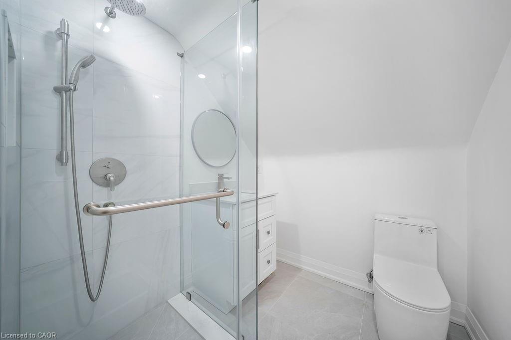 Unit 1-172 East 34Th Street, Hamilton, ON - Indoor Photo Showing Bathroom