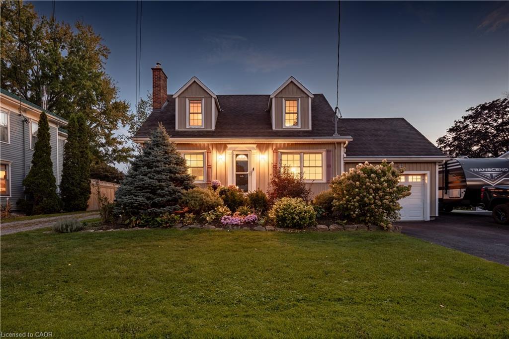 5124 Canborough Road, West Lincoln, ON - Outdoor With Facade