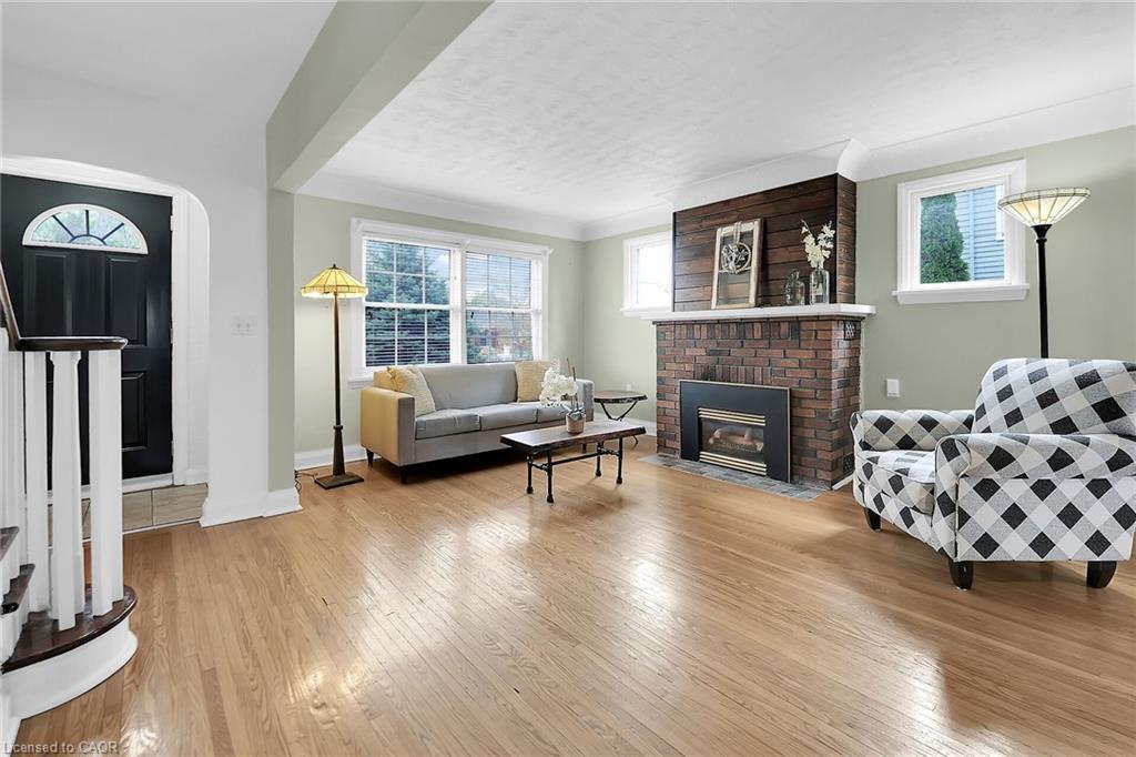 5124 Canborough Road, West Lincoln, ON - Indoor Photo Showing Living Room With Fireplace