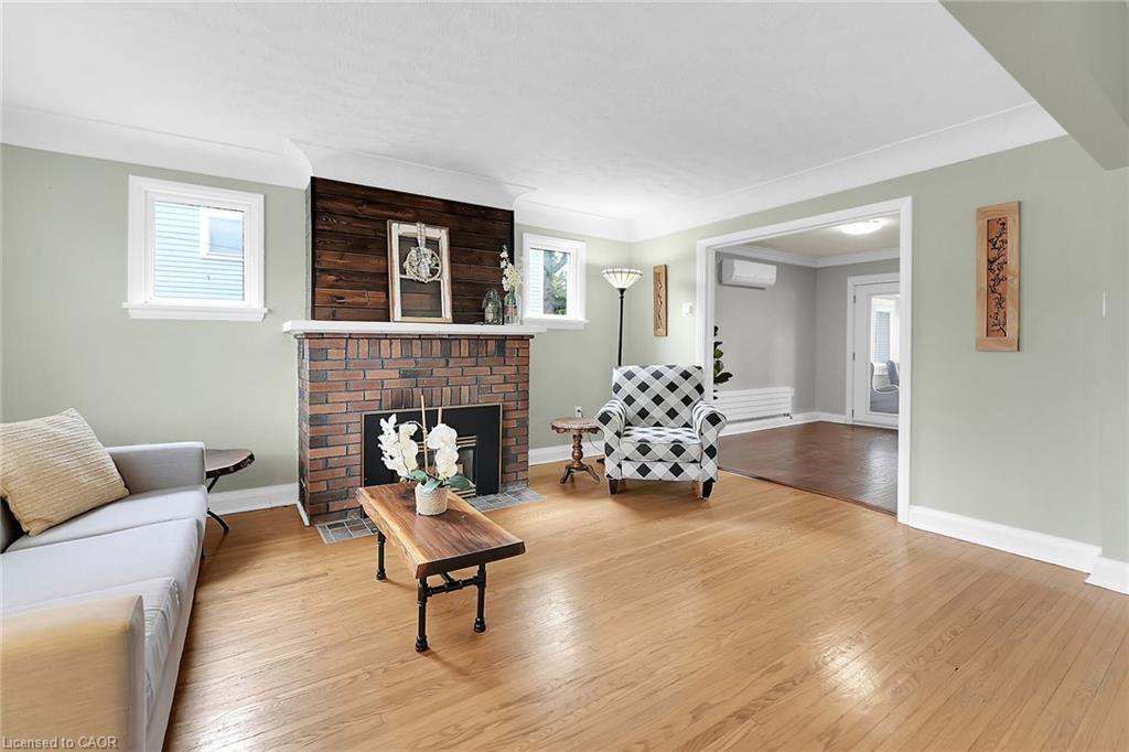 5124 Canborough Road, West Lincoln, ON - Indoor Photo Showing Living Room With Fireplace