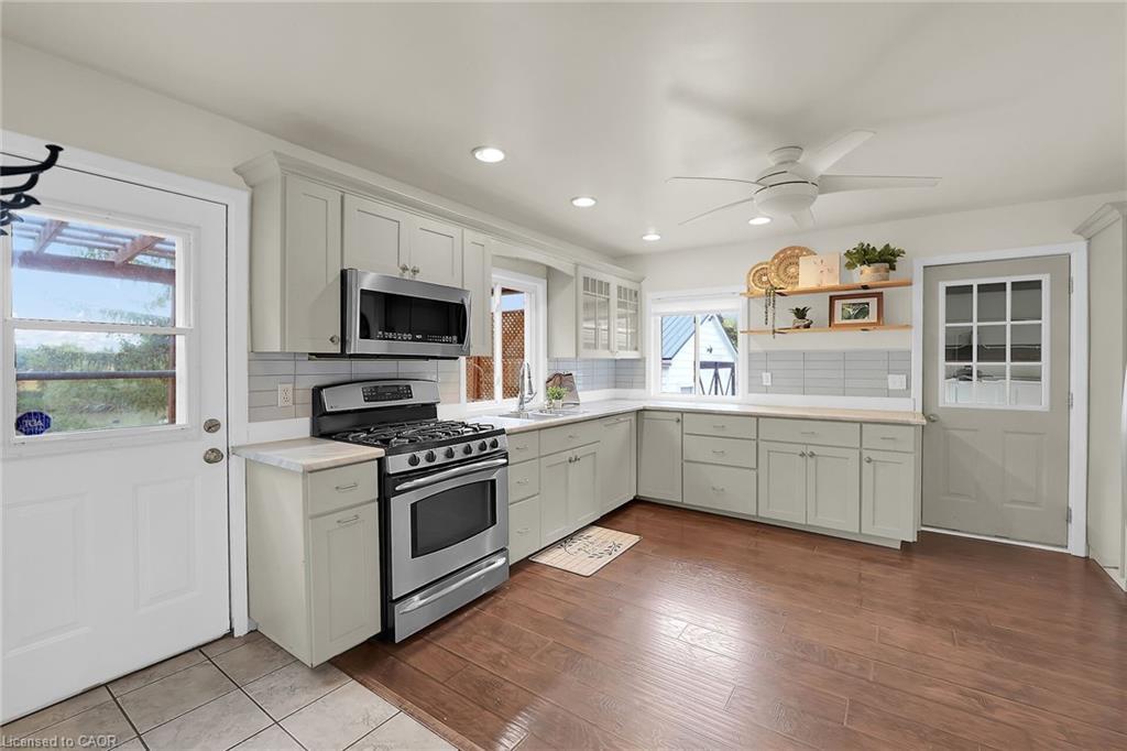 5124 Canborough Road, West Lincoln, ON - Indoor Photo Showing Kitchen