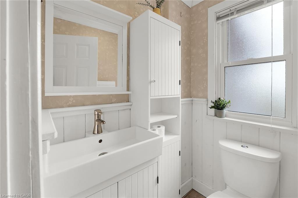 5124 Canborough Road, West Lincoln, ON - Indoor Photo Showing Bathroom