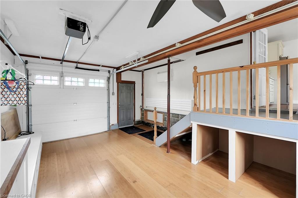 5124 Canborough Road, West Lincoln, ON - Indoor Photo Showing Garage