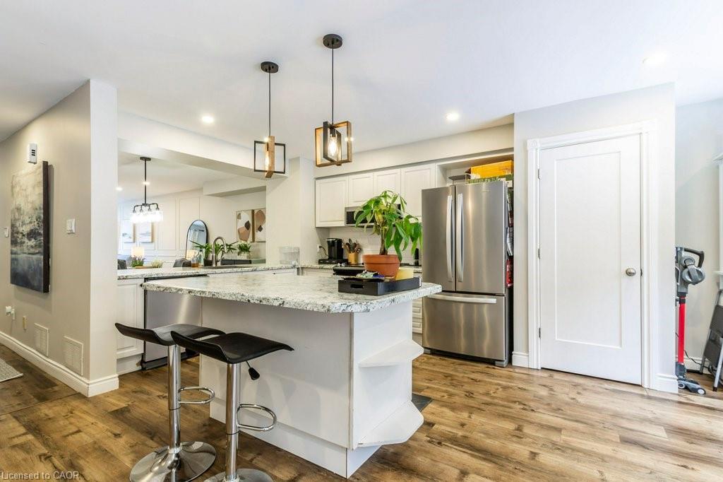 77-26 Moss Boulevard, Hamilton, ON - Indoor Photo Showing Kitchen With Upgraded Kitchen