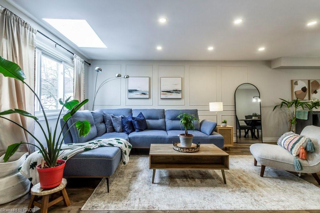 77-26 Moss Boulevard, Hamilton, ON - Indoor Photo Showing Living Room