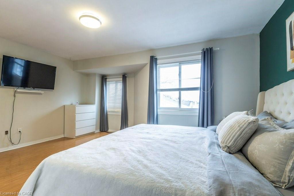 77-26 Moss Boulevard, Hamilton, ON - Indoor Photo Showing Bedroom