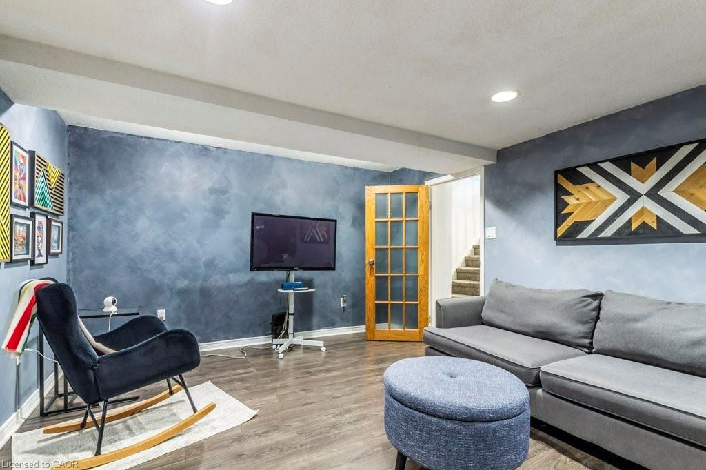 77-26 Moss Boulevard, Hamilton, ON - Indoor Photo Showing Living Room