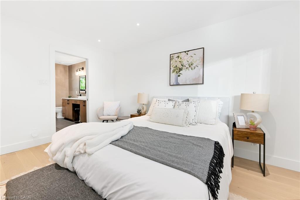 162 Stone Church Road E, Hamilton, ON - Indoor Photo Showing Bedroom