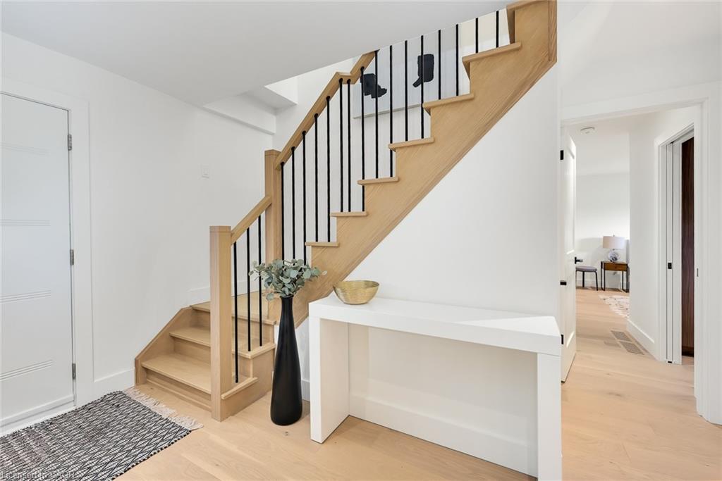 162 Stone Church Road E, Hamilton, ON - Indoor Photo Showing Other Room