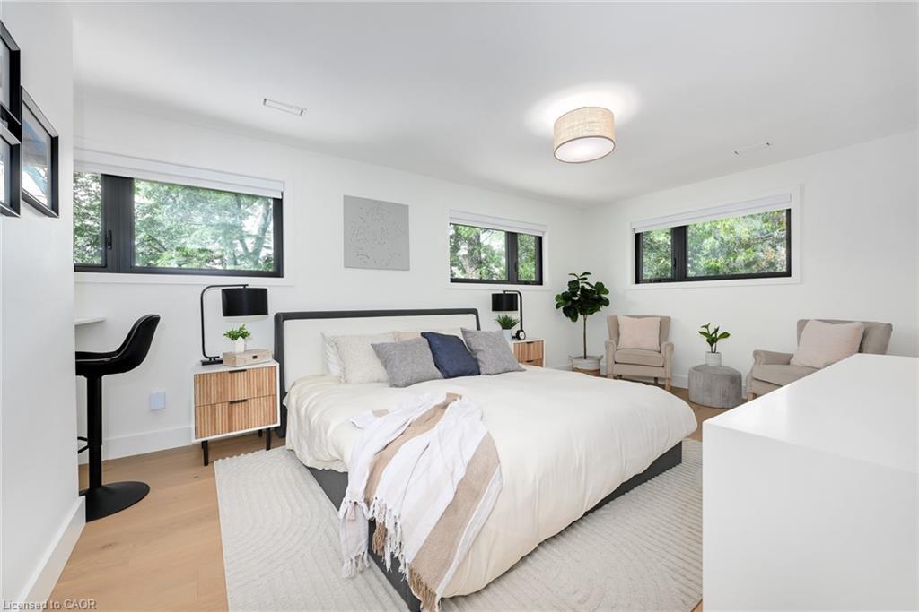 162 Stone Church Road E, Hamilton, ON - Indoor Photo Showing Bedroom