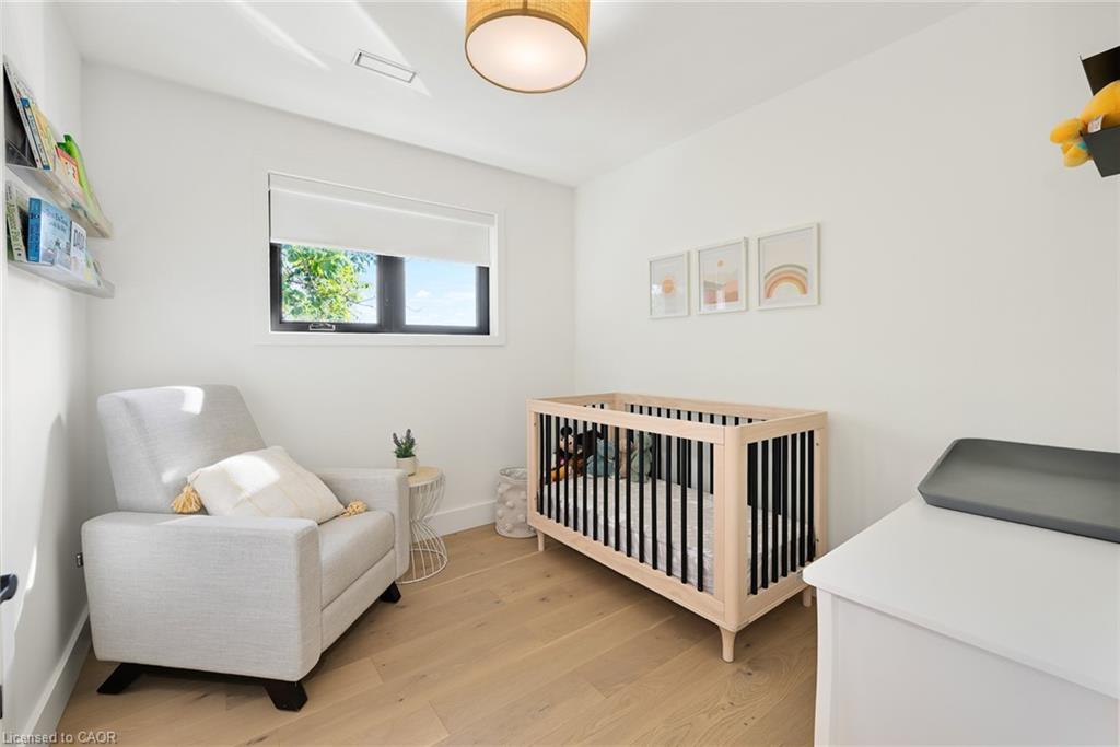 162 Stone Church Road E, Hamilton, ON - Indoor Photo Showing Bedroom