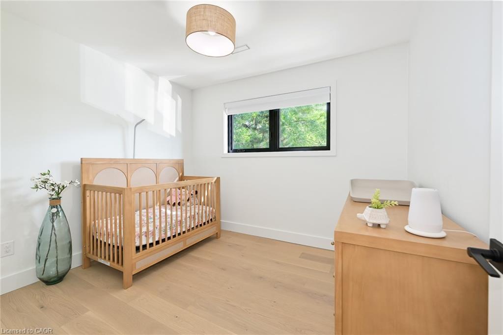 162 Stone Church Road E, Hamilton, ON - Indoor Photo Showing Bedroom