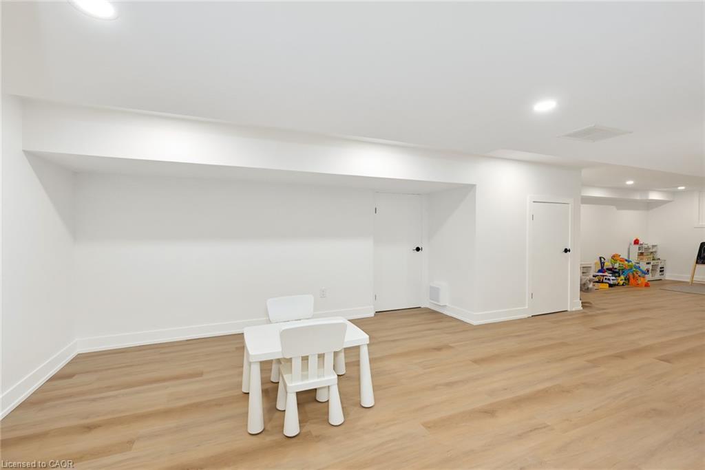 162 Stone Church Road E, Hamilton, ON - Indoor Photo Showing Other Room