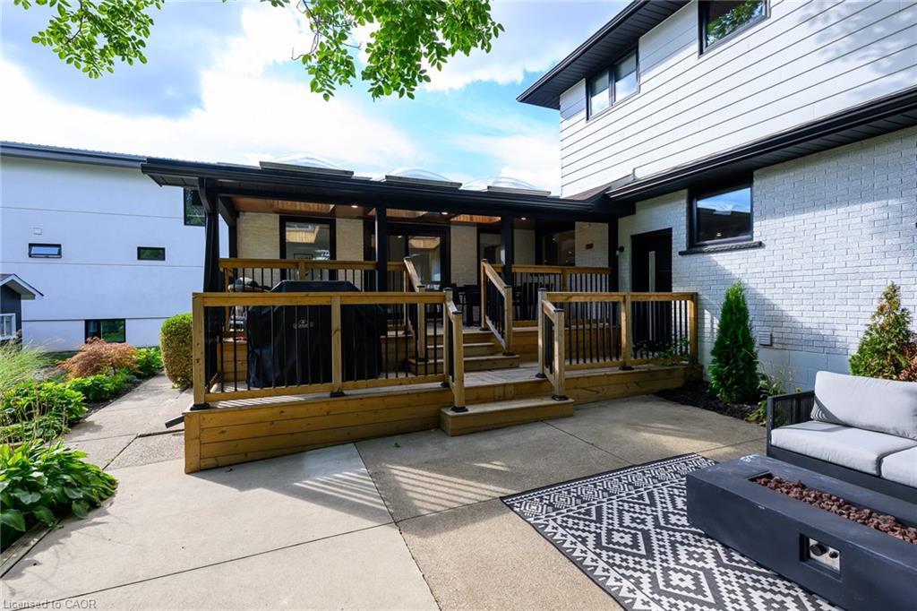 162 Stone Church Road E, Hamilton, ON - Outdoor With Deck Patio Veranda