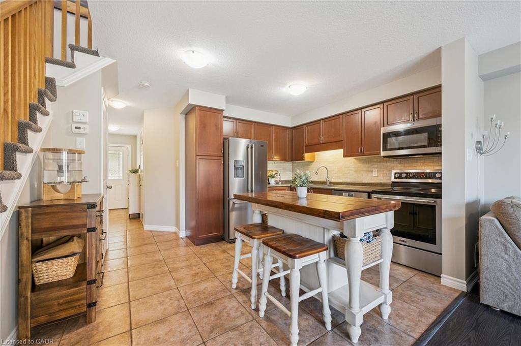 10 Katemore Drive, Guelph, ON - Indoor Photo Showing Kitchen With Stainless Steel Kitchen