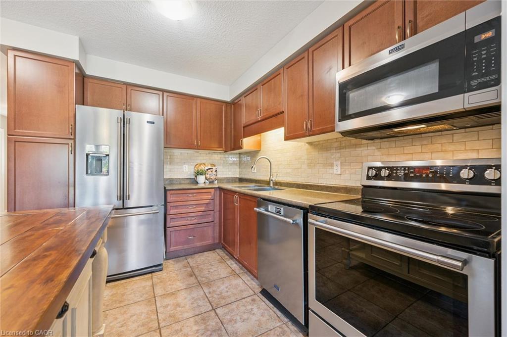 10 Katemore Drive, Guelph, ON - Indoor Photo Showing Kitchen With Stainless Steel Kitchen