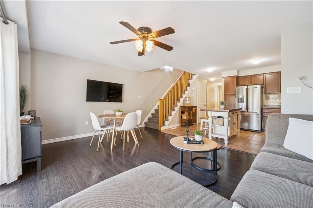 10 Katemore Drive, Guelph, ON - Indoor Photo Showing Living Room