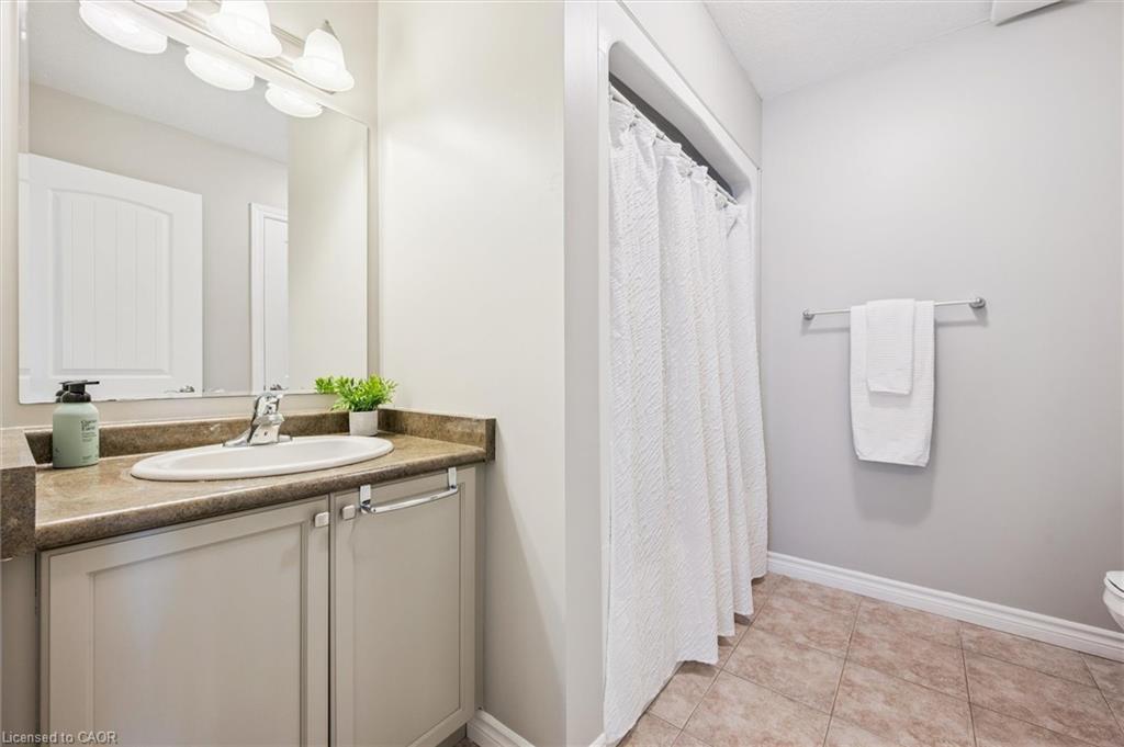 10 Katemore Drive, Guelph, ON - Indoor Photo Showing Bathroom
