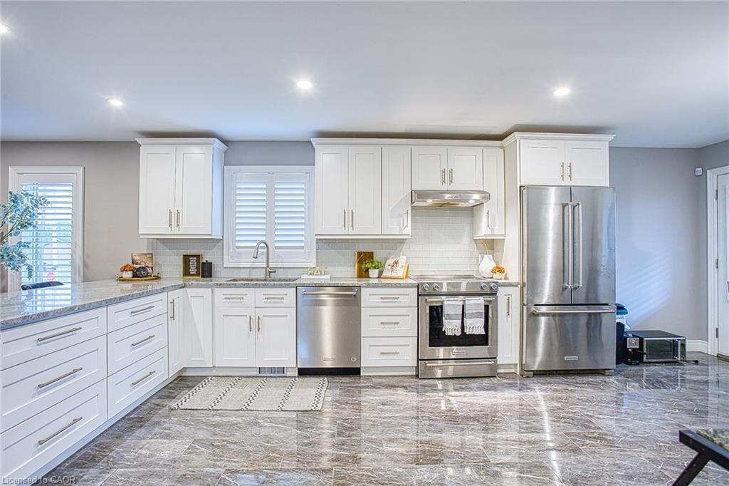 43 Sauer Avenue, Welland, ON - Indoor Photo Showing Kitchen With Upgraded Kitchen