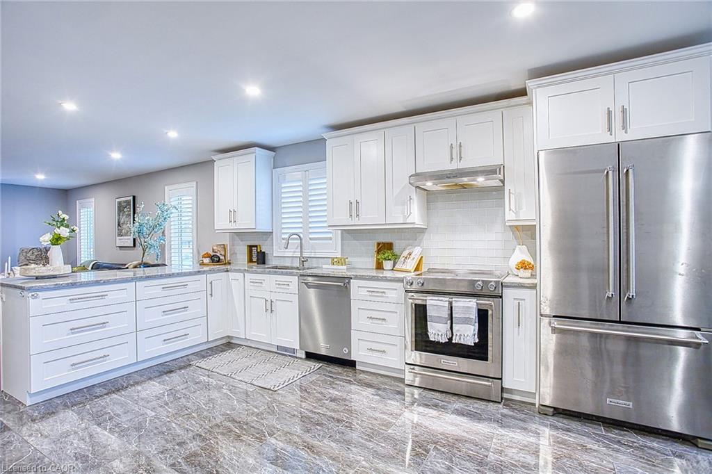 43 Sauer Avenue, Welland, ON - Indoor Photo Showing Kitchen With Upgraded Kitchen