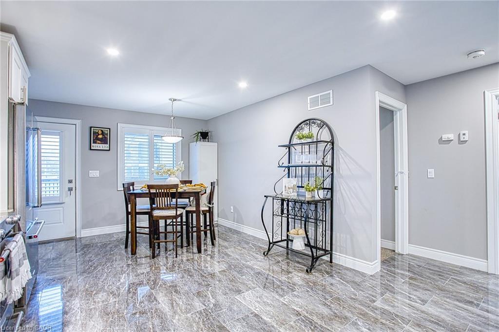 43 Sauer Avenue, Welland, ON - Indoor Photo Showing Dining Room