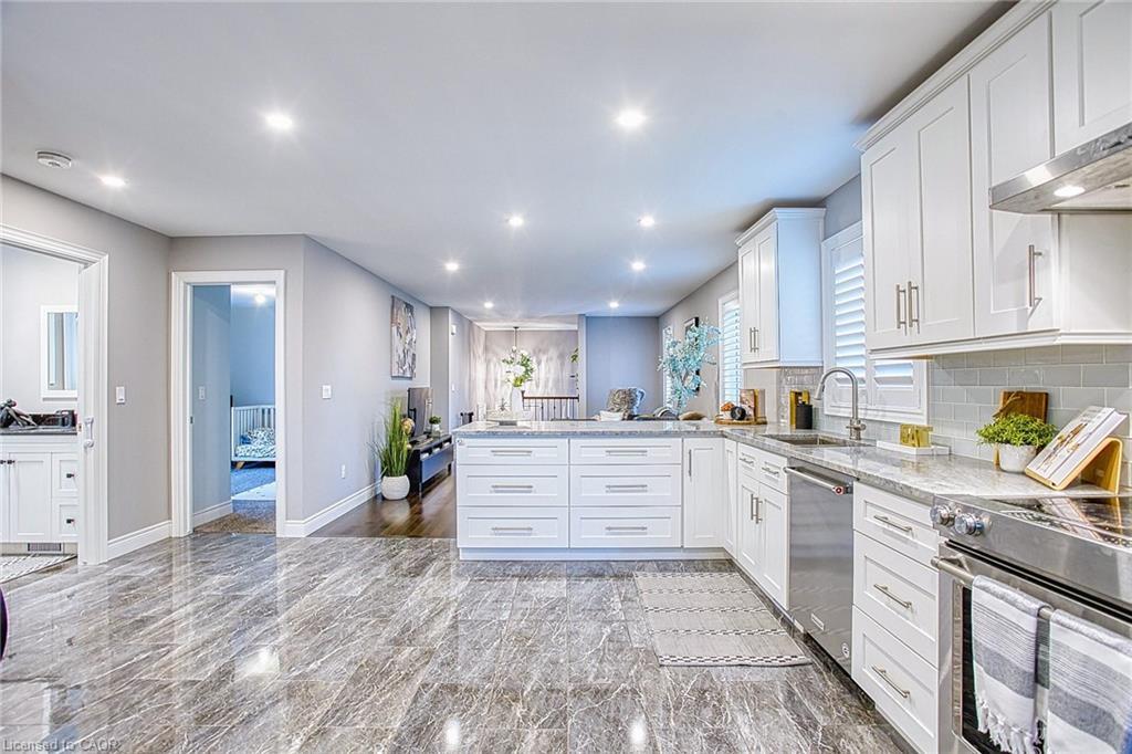 43 Sauer Avenue, Welland, ON - Indoor Photo Showing Kitchen With Upgraded Kitchen