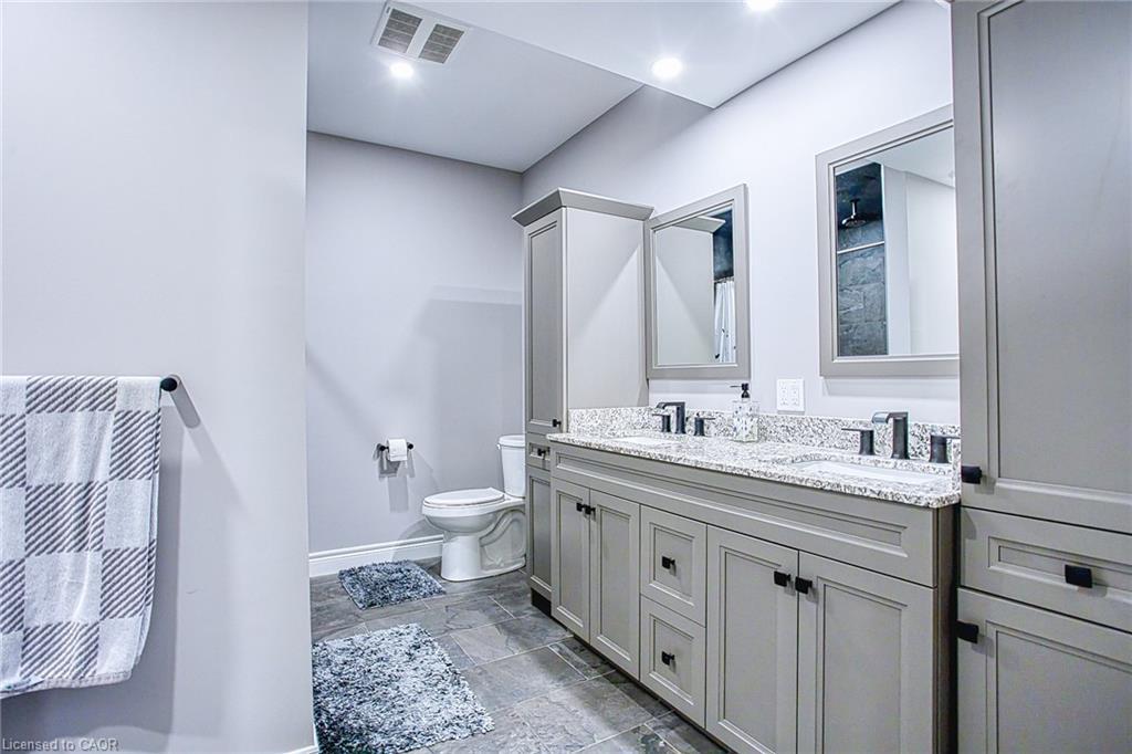 43 Sauer Avenue, Welland, ON - Indoor Photo Showing Bathroom