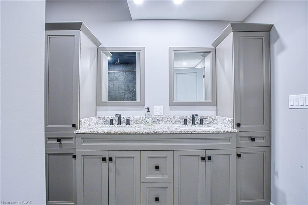 43 Sauer Avenue, Welland, ON - Indoor Photo Showing Bathroom