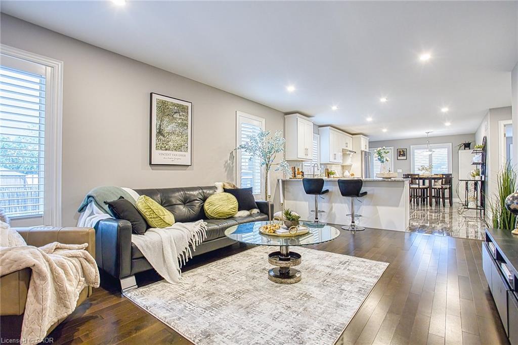 43 Sauer Avenue, Welland, ON - Indoor Photo Showing Living Room