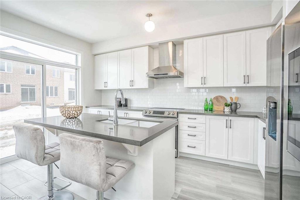 525 Red Elm Road, Shelburne, ON - Indoor Photo Showing Kitchen With Upgraded Kitchen