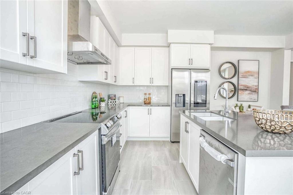 525 Red Elm Road, Shelburne, ON - Indoor Photo Showing Kitchen With Upgraded Kitchen