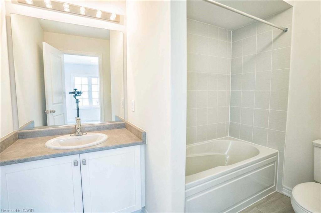 525 Red Elm Road, Shelburne, ON - Indoor Photo Showing Bathroom