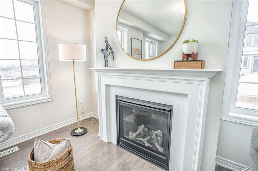 525 Red Elm Road, Shelburne, ON - Indoor Photo Showing Living Room With Fireplace
