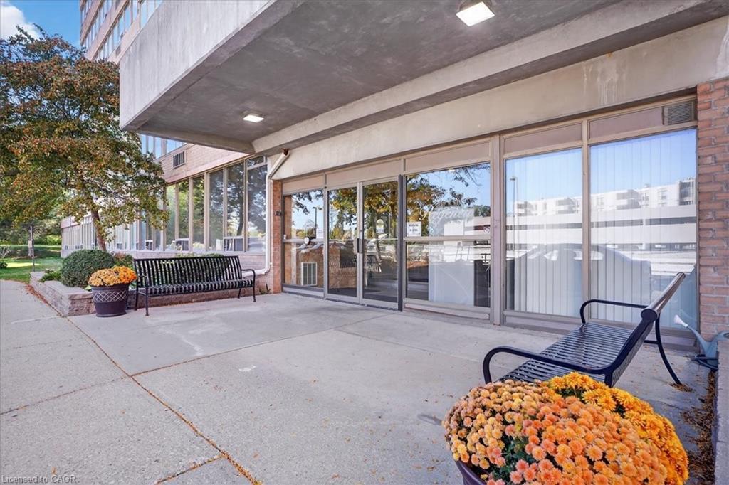 506-3227 King Street E, Kitchener, ON - Outdoor