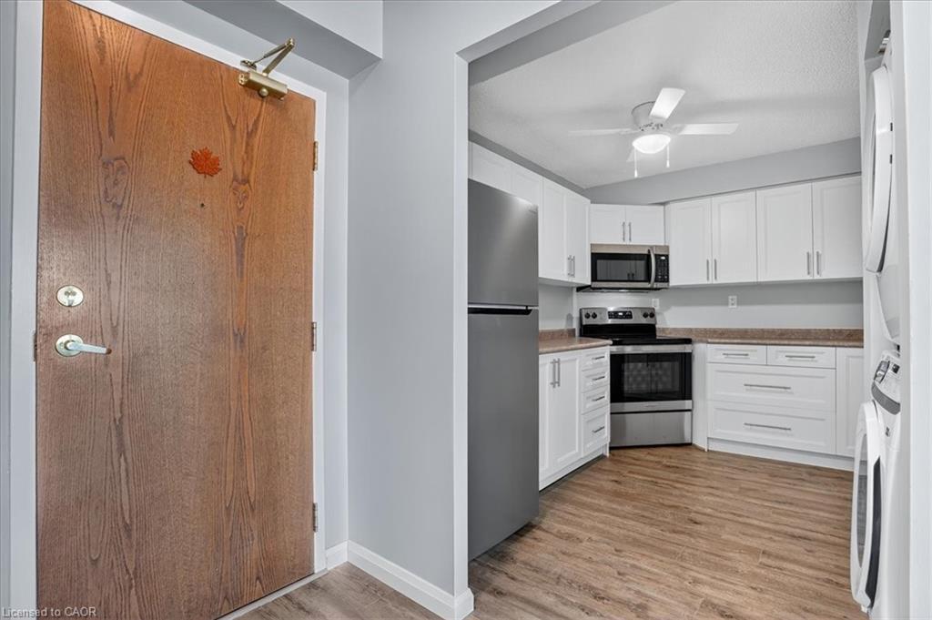 506-3227 King Street E, Kitchener, ON - Indoor Photo Showing Kitchen With Stainless Steel Kitchen