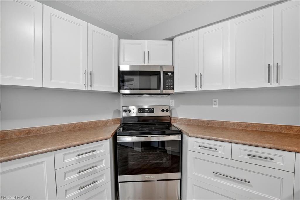 506-3227 King Street E, Kitchener, ON - Indoor Photo Showing Kitchen