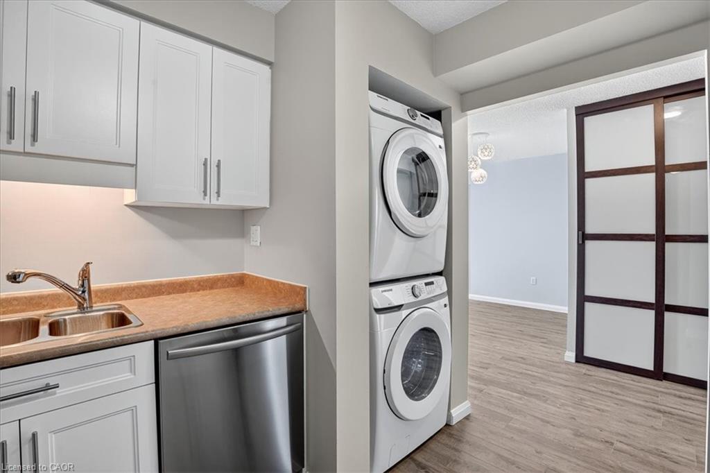 506-3227 King Street E, Kitchener, ON - Indoor Photo Showing Laundry Room