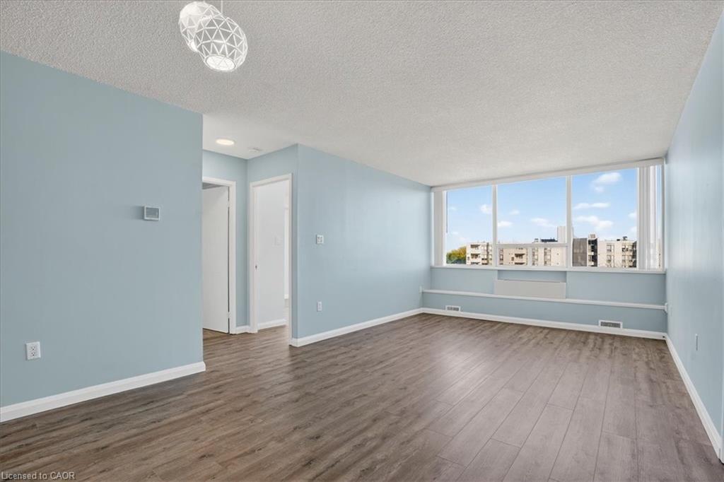 506-3227 King Street E, Kitchener, ON - Indoor