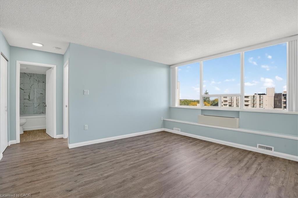 506-3227 King Street E, Kitchener, ON - Indoor