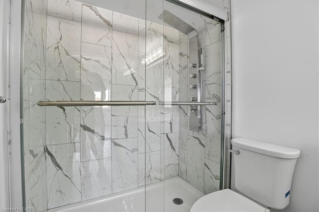 506-3227 King Street E, Kitchener, ON - Indoor Photo Showing Bathroom