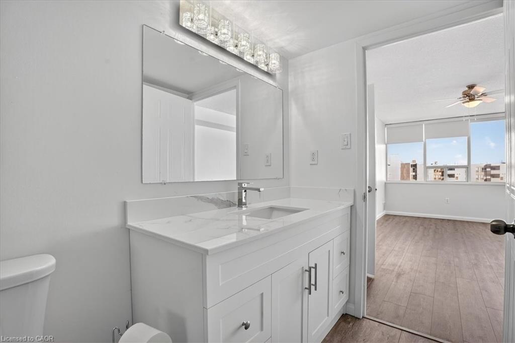 506-3227 King Street E, Kitchener, ON - Indoor Photo Showing Bathroom