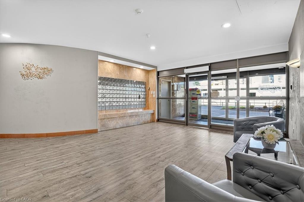 506-3227 King Street E, Kitchener, ON - Indoor