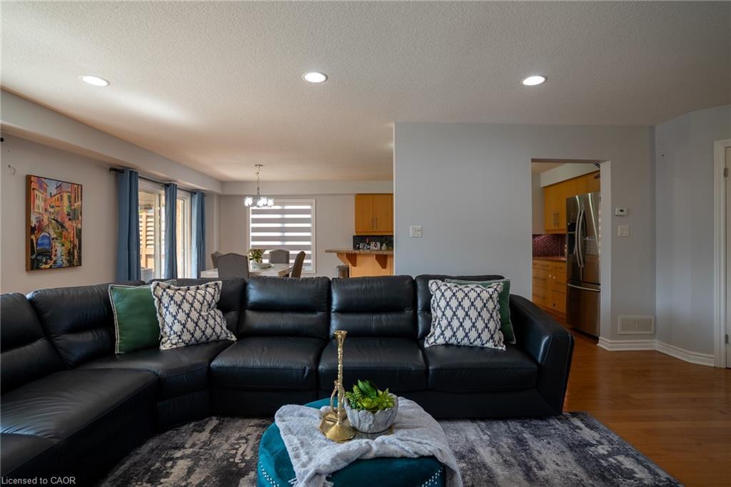 2427 Asima Drive, London, ON - Indoor Photo Showing Living Room