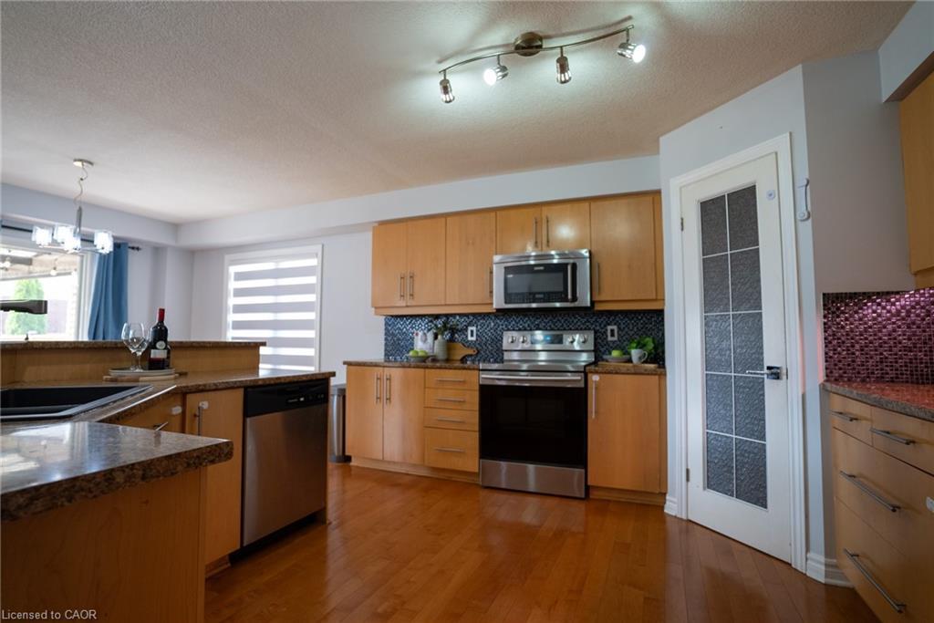 2427 Asima Drive, London, ON - Indoor Photo Showing Kitchen