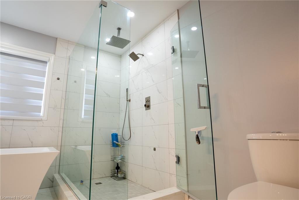 2427 Asima Drive, London, ON - Indoor Photo Showing Bathroom