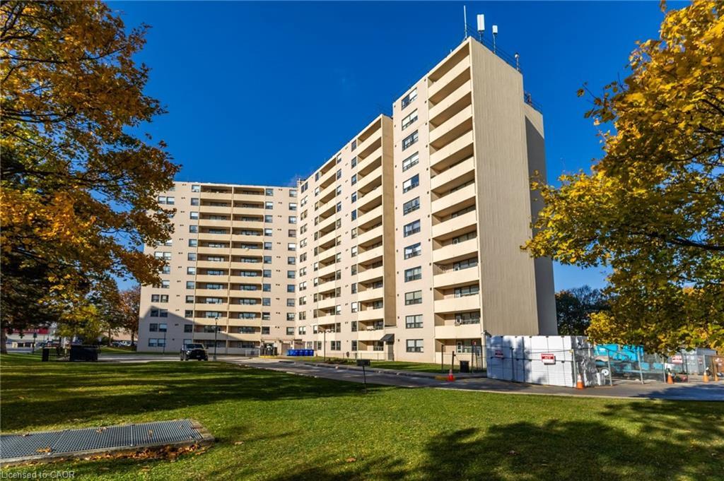 616-700 Dynes Road, Burlington, ON - Outdoor With Balcony With Facade