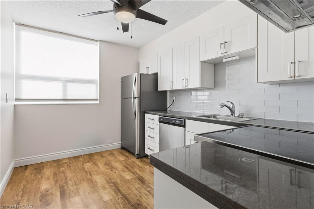 616-700 Dynes Road, Burlington, ON - Indoor Photo Showing Kitchen With Stainless Steel Kitchen
